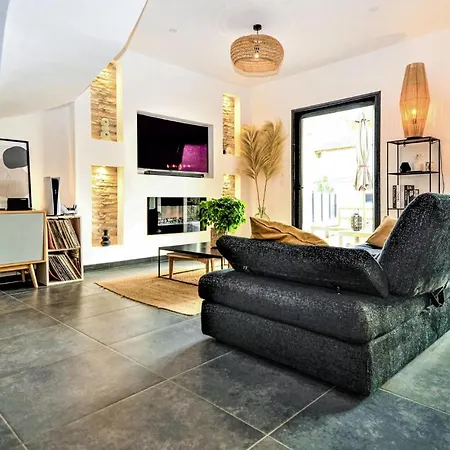 3 Bedroom Amazing In Montfavet *