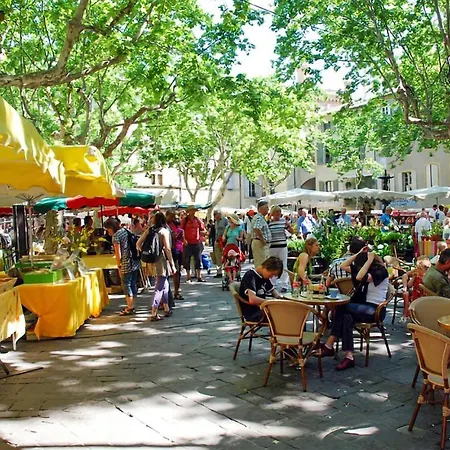 3 Bedroom Amazing In Montfavet Avignon