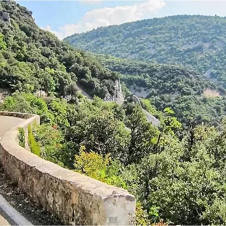 3 Bedroom Amazing In Montfavet Holiday home